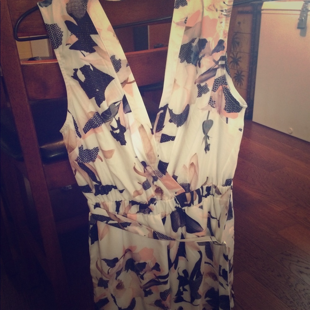 💐Showpo belted floral romper